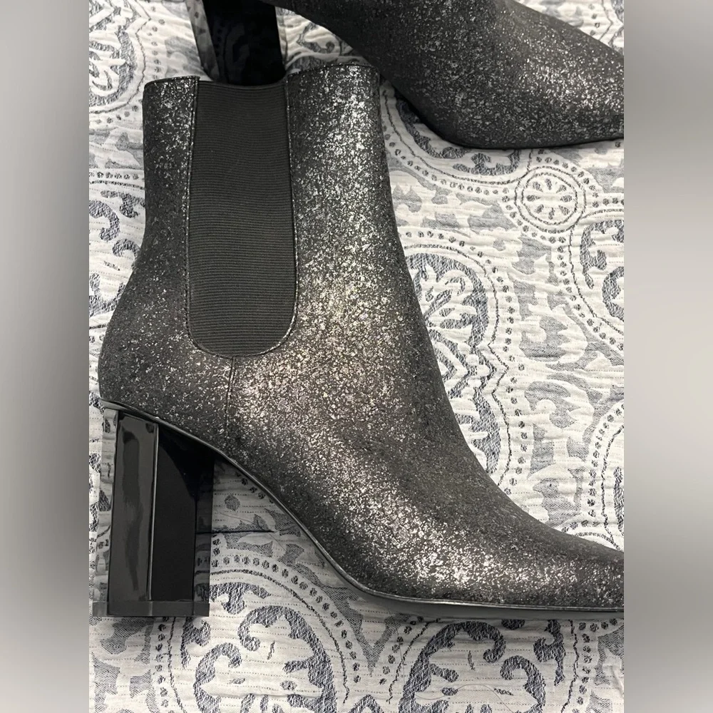 Donald Pliner Laila Booties Silver Glitter Suede Octangular Heel Sz 7M